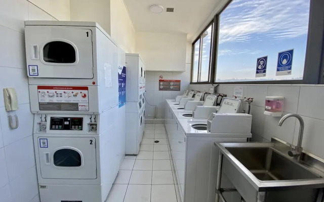 Urban Yard Bus Terminal Home Office Pool Wifi