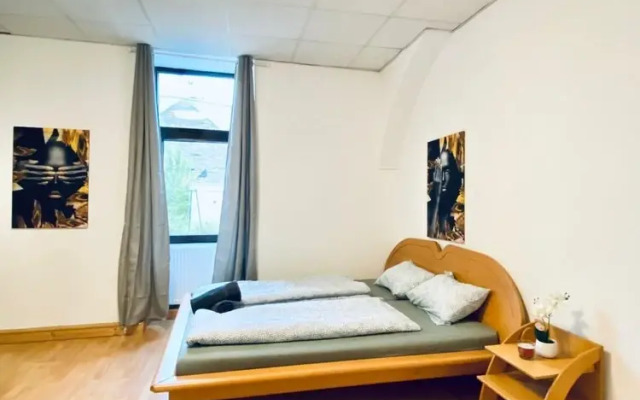 Stylish Shared 3-Bedroom Stay Near City