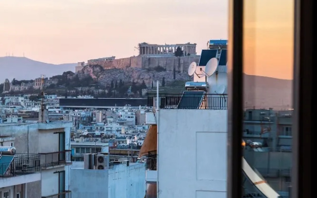 3 Bedroom apt in Athens With Acropolis View