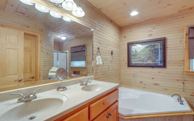 Hot Tub, Decks & Creek Access: Mccaysville Cabin!