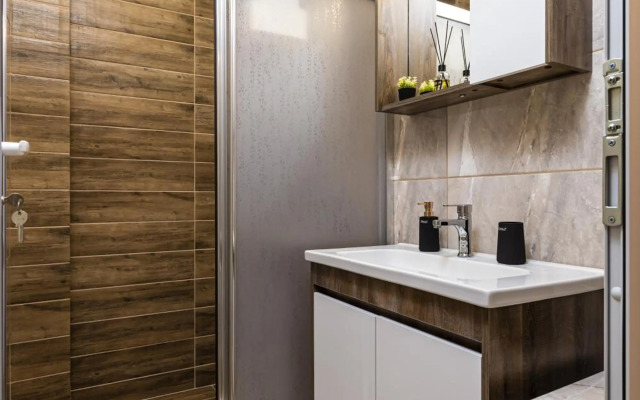 Bright Modern 2BD Apartment with Panoramic View