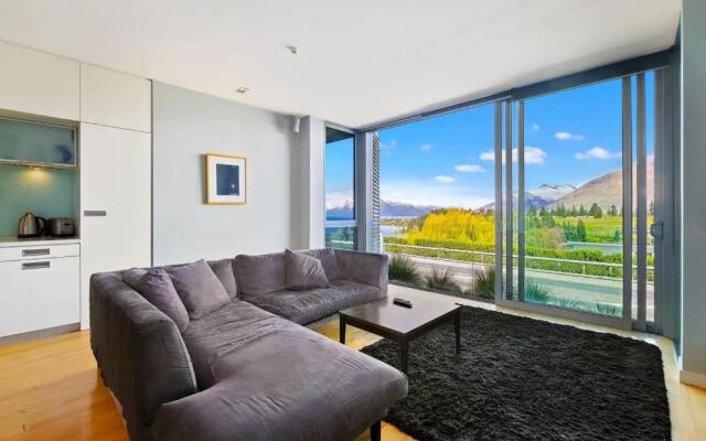 Modern Executive Living in Pounamu - 16