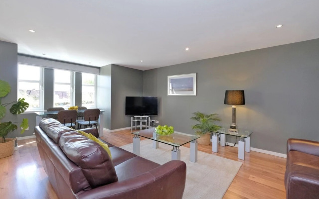 Contemporary Apartment Close to Aberdeen City Centre