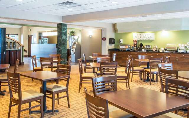 Sleep Inn & Suites Oregon - Toledo