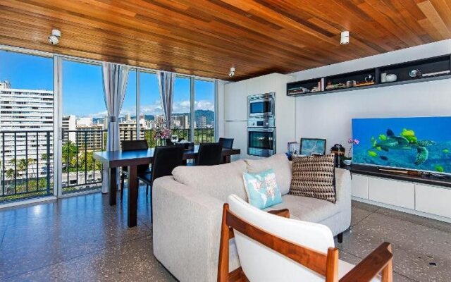 Diamond Head Beach Hotel