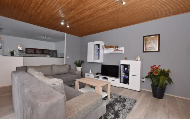 Apartments Mladen