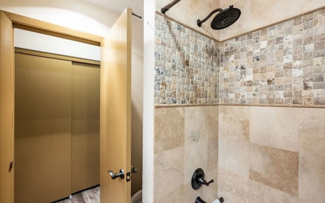 Longbranch by Pinnacle Lodging