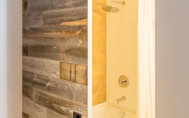 Sproat Lake Landing Resort