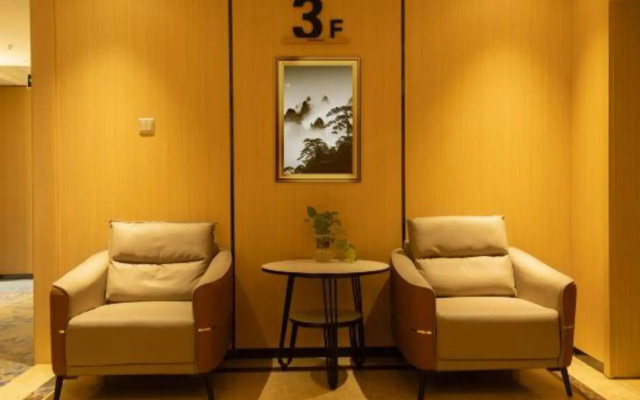 Yining Development Zone Licheng Ruixuan Hotel (Yining Airport)
