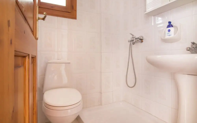 Villa in Lefkogia With Private Pool