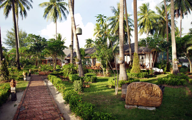 Lipa Lodge Beach Resort