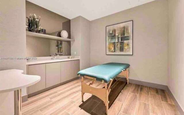 Apartment At Downtown Doral