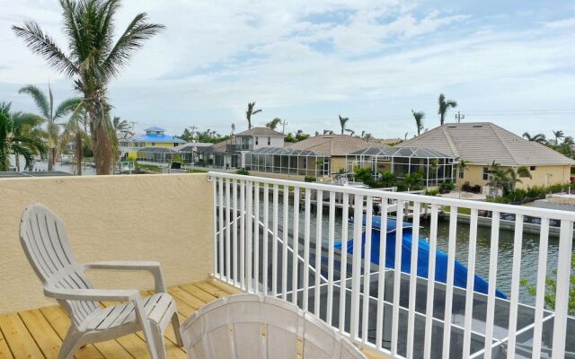 Large Waterfront Home With All-day sun on Pool