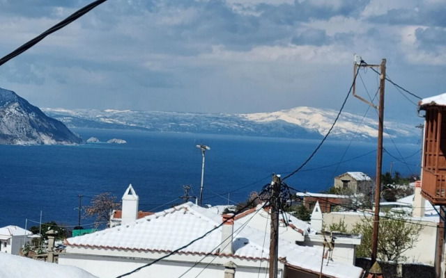 "skopelos- Iris - Your Traditional Home"
