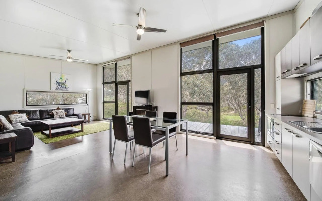 Ecocrackenback 2 'Sustainable, luxurious chalet close to the slopes.'