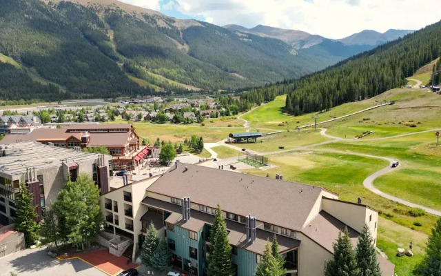 Amazing Ski in-out Condo With Mountain Views - FP114 by RedAwning