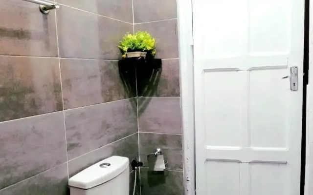 1 Bed House Private Compound With Off Road Parking