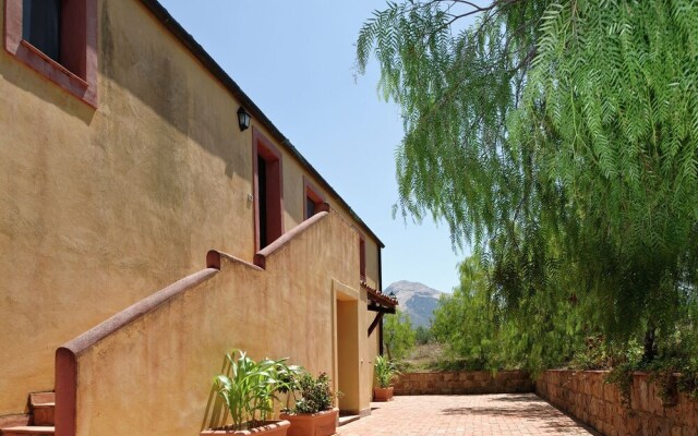 Sea Swimming Pool Garden Horse-riding Barbecue Terrace