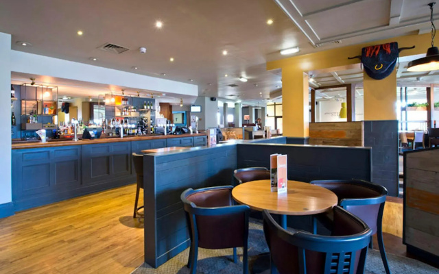 Premier Inn Livingston (M8/J3)