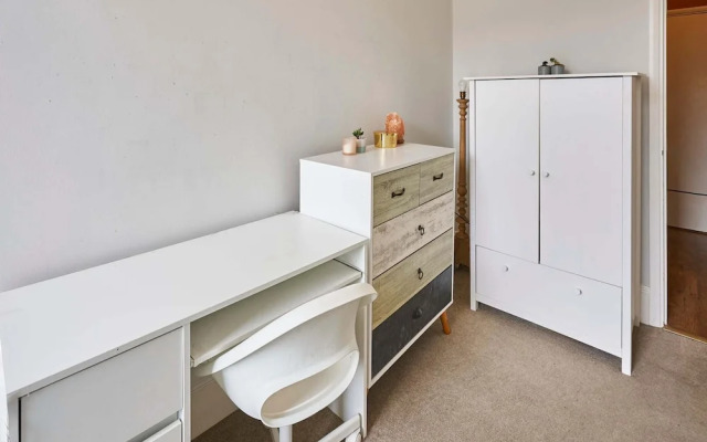 Host Stay Mermaid Hove