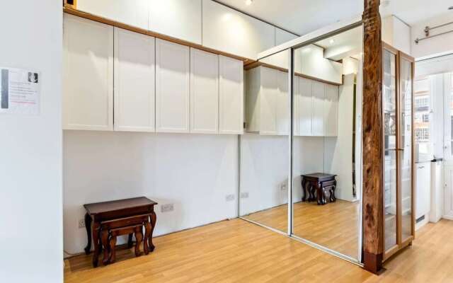 Modern Studio With Terrace in Marylebone