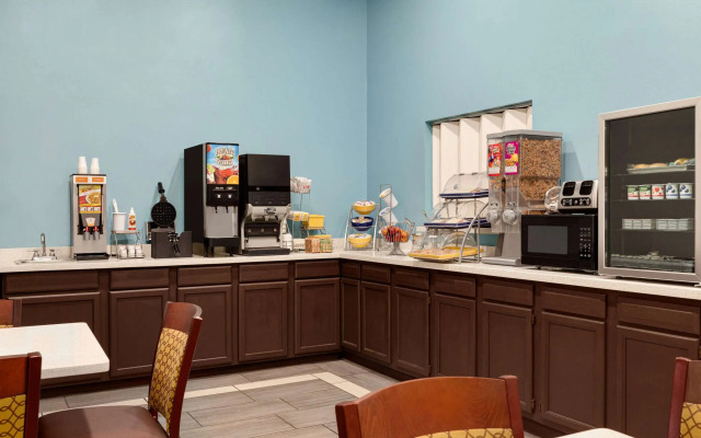 Days Inn by Wyndham Hillsboro