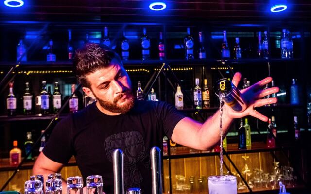 Crest Apartments & Suites