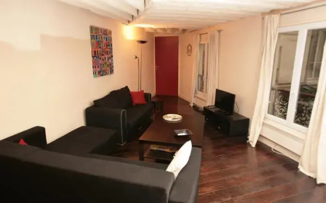 Spacious République 1 Bedroom (409)