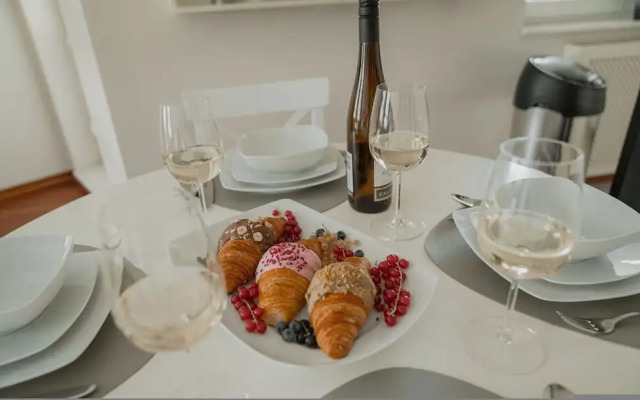 Chic Metro-side Apartment