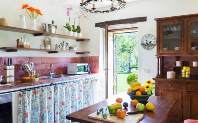 Luxury Villa Inside a big Estate Airco Heated Pool-villa Savino