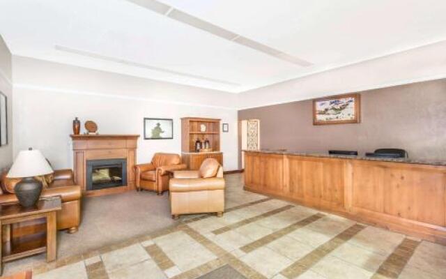 Super 8 Salina/Scenic Hills Area