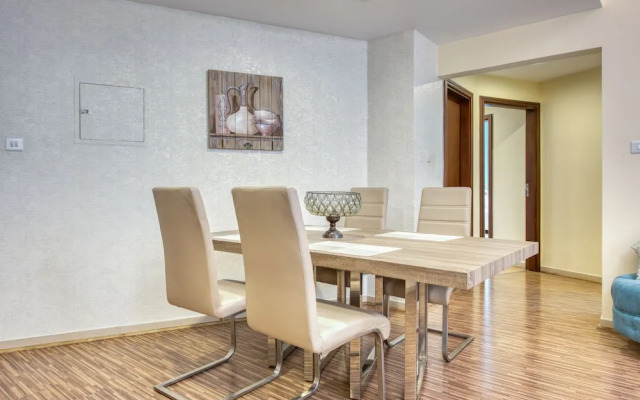 Burj Al Nojoum by R&H