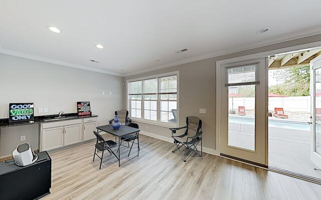 Brand-new W/ Pool & Theater -- Near Beach! 6 Bedroom Home