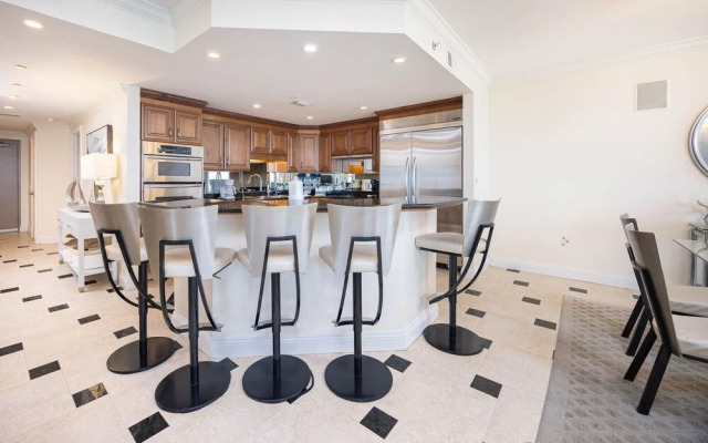 Phoenix X 1509 4 Bedroom Condo