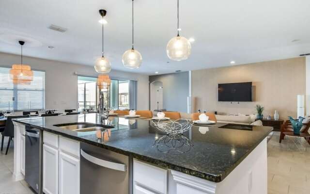 7013ows 14 Bed 14 Bedroom Home