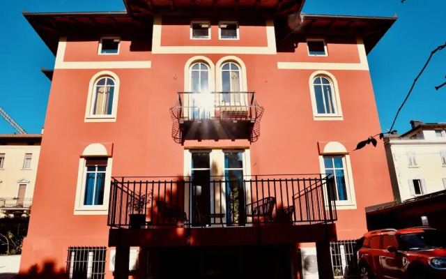 Nine Rooms Apartment