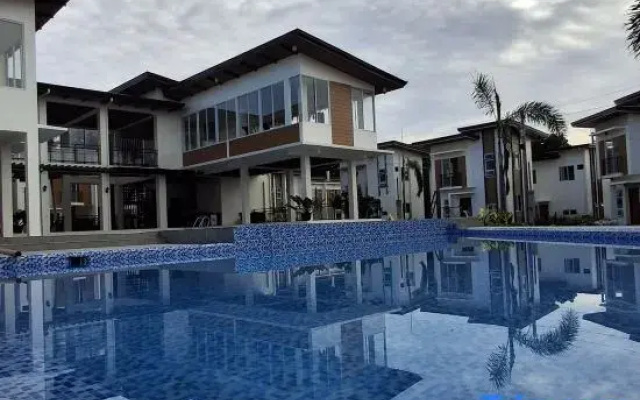 Vacation Home  near Airport and White Sand Beaches
