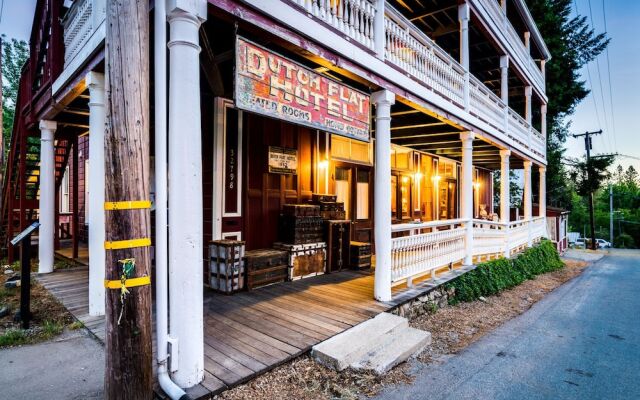 The Dutch Flat Hotel