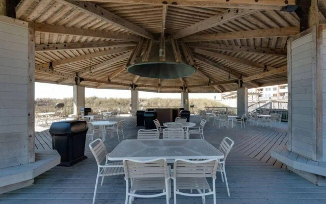 Jetty East Condominiums