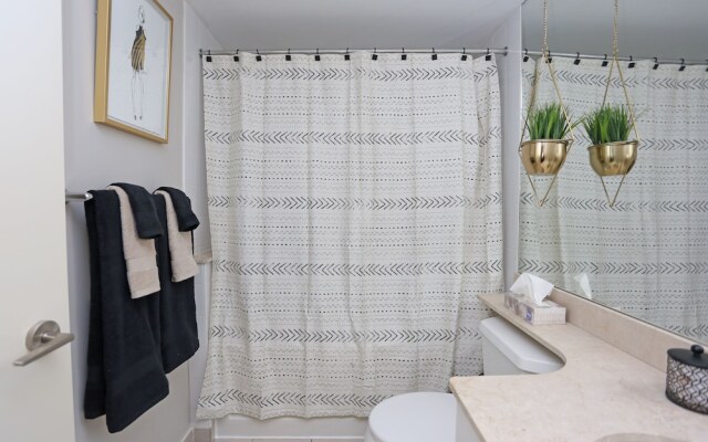 Neptune Townflats Premier 2 Bedrooms Condo Downtown Toronto
