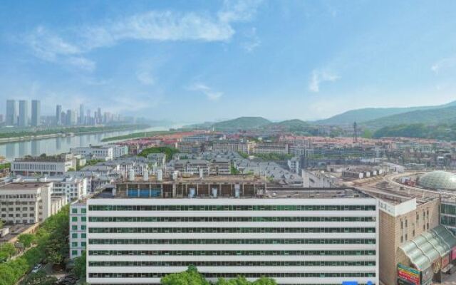 Dolton Lushan Hotel