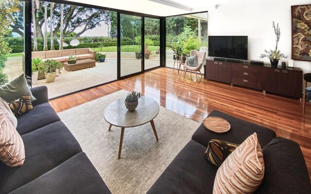 BELLEVUE GARDEN OASIS-hosted by L'Abode