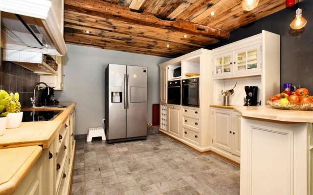 Magnificent Holiday Home in Baronville With Heated Pool & Billiards