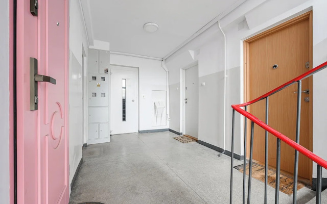 Lumina opposite the Palace of Culture