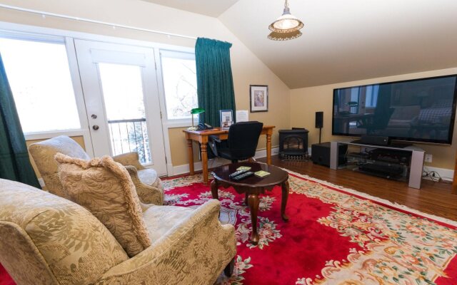 Elevate Rooms Calgary Westways Guest House