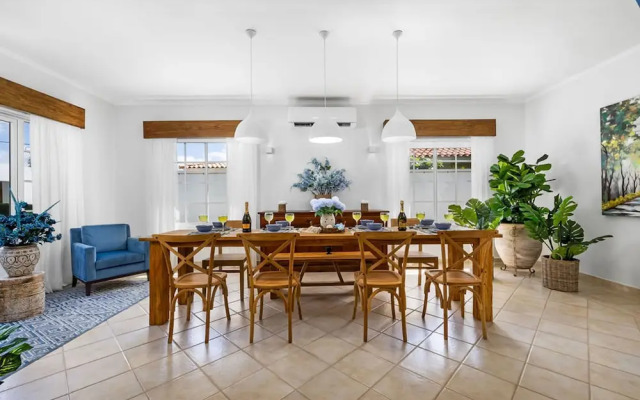 Remodeled 3br2ba Cozy Central Private Pool