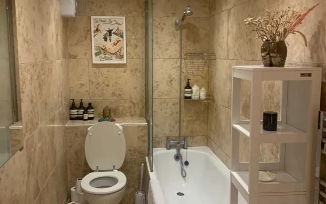 Stylish and Modern 1 Bedroom Flat Near East Dulwich