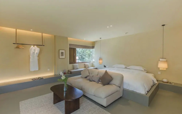 The Long Circle House