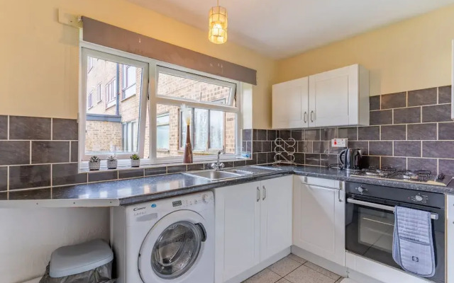 1br-sleeps2-parking-nearcitycentre-jlr-nec