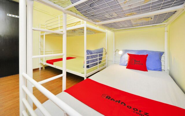 RedDoorz Hostel @ Hong Kong Street